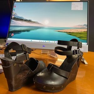 Platform shoes size 7